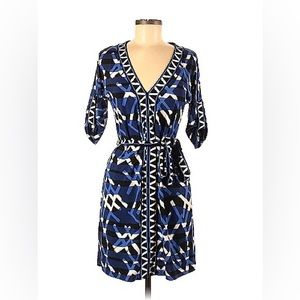 BCBGMAXAZRIA XS blue and white geometric dress in excellent condition